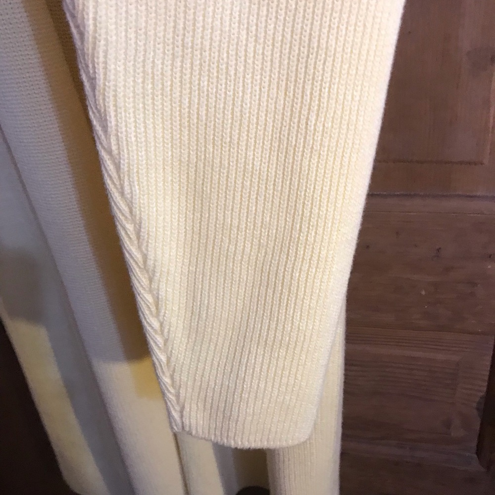 Apart Sweater - Picture 4 of 5